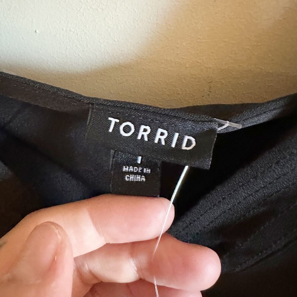 NWT Torrid Women's Black Crepe Peplum Top w/ Zipper sz 1X - Picture 3 of 5